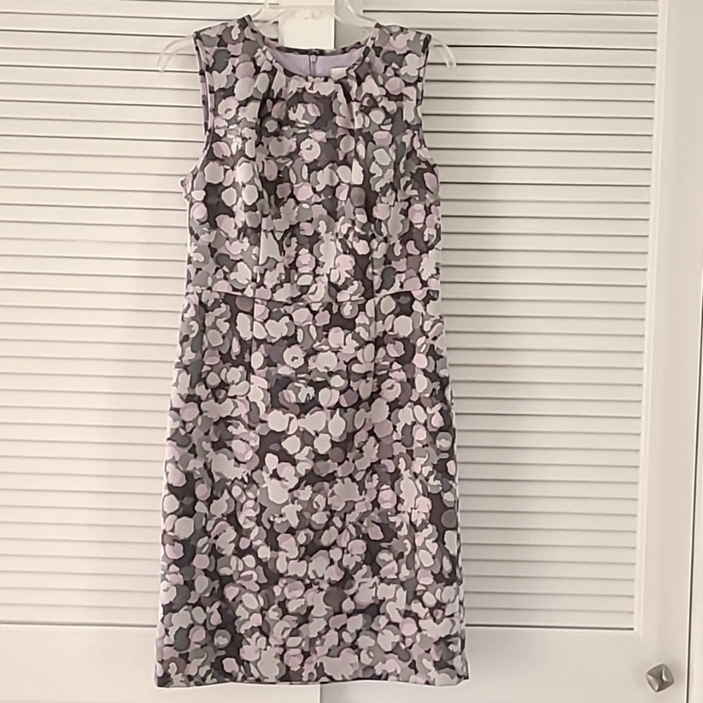 LOFT Sleeveless Sheath Floral Jacquard Dress. Size 8.  Gray/Silver/Pink